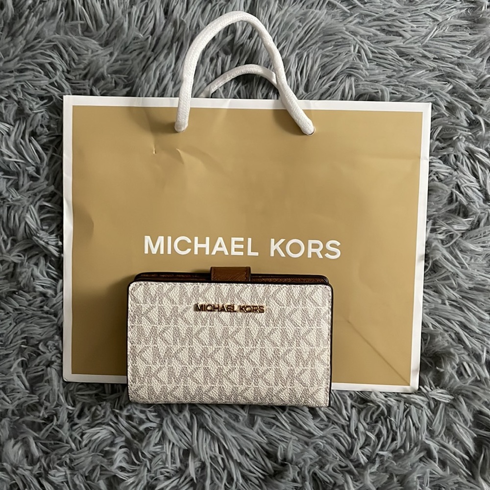 Michael Kors Jet Set Travel Medium Bifold Zip coin Wallet - Vanilla